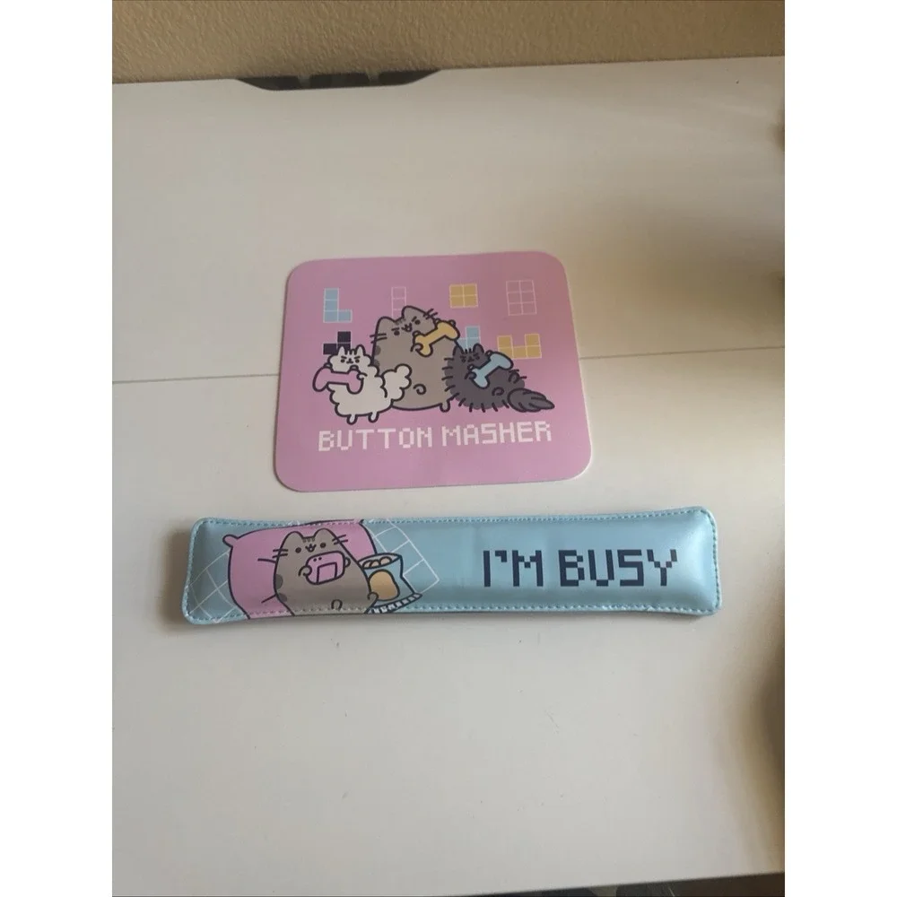 Gamer Pusheen I'm Busy Mouse Pad & Padded Wrist Rest Cat Box Exclusive GUC